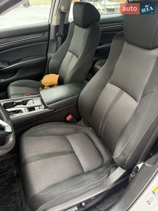 Седан Honda Accord 2018 в Киеве