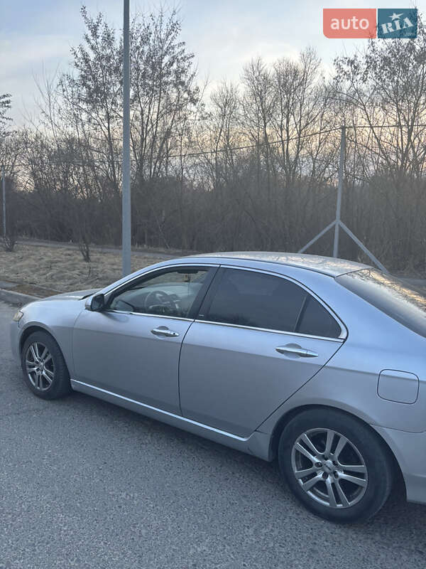 Седан Honda Accord 2005 в Новояворовске