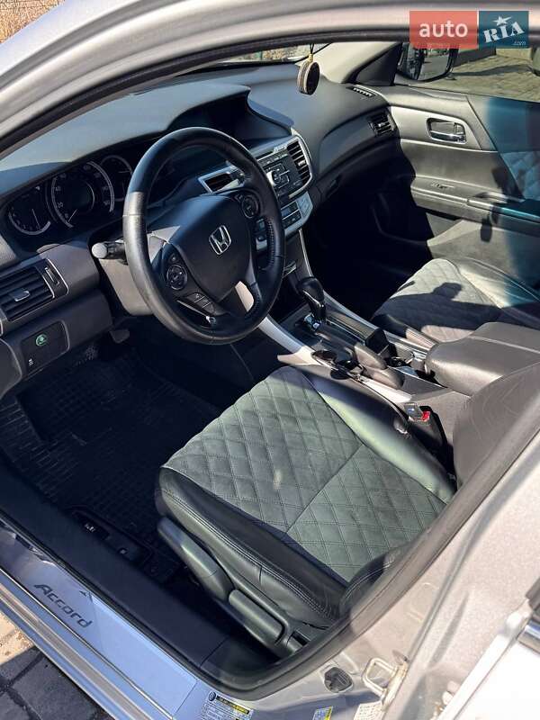 Седан Honda Accord 2013 в Днепре