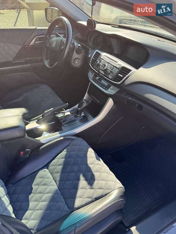 Седан Honda Accord 2013 в Днепре