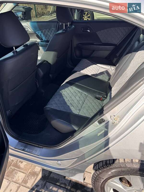 Седан Honda Accord 2013 в Днепре