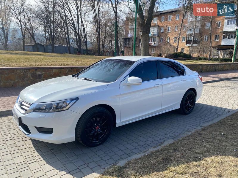 Седан Honda Accord 2013 в Киеве