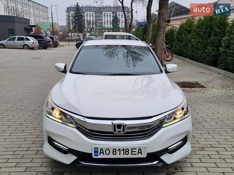 Седан Honda Accord 2015 в Ужгороде