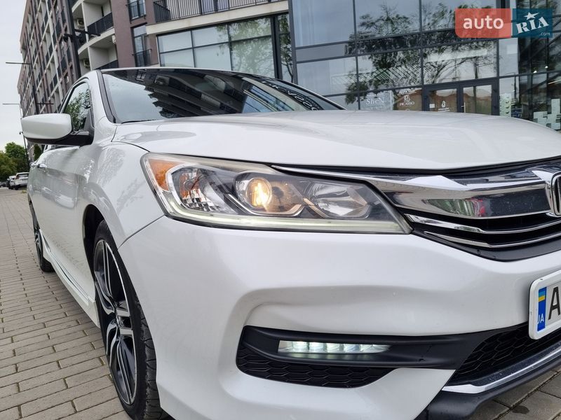 Седан Honda Accord 2015 в Ужгороде