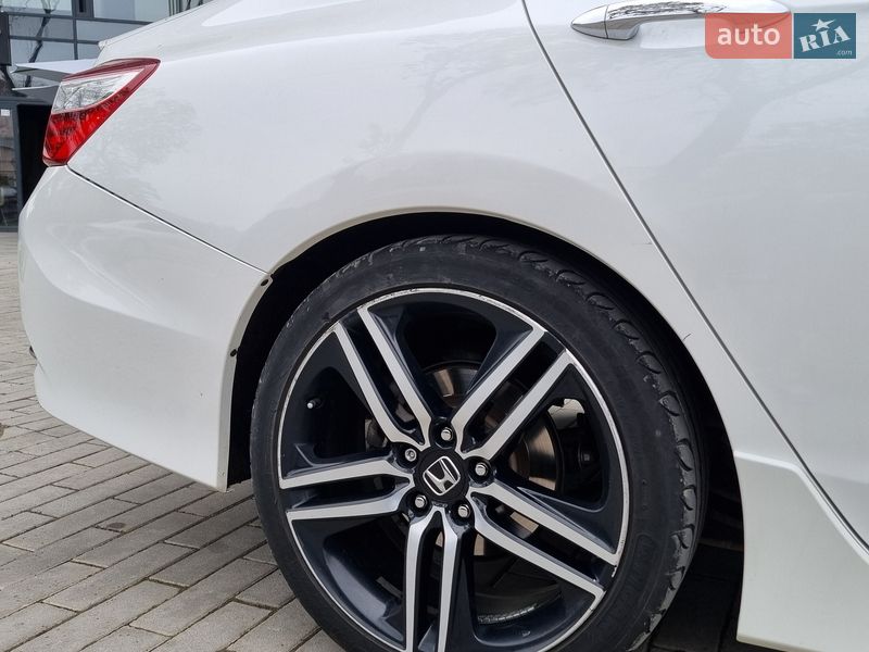 Седан Honda Accord 2015 в Ужгороде