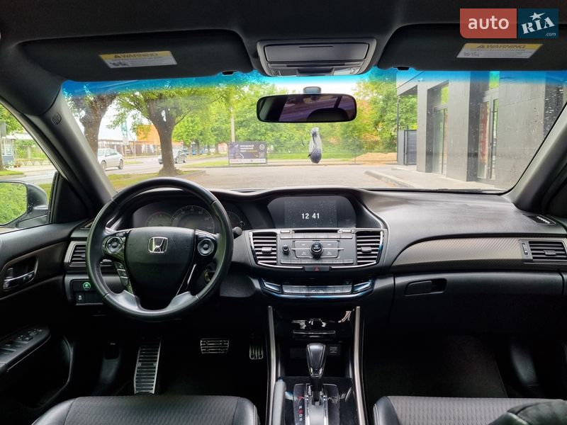 Седан Honda Accord 2015 в Ужгороде