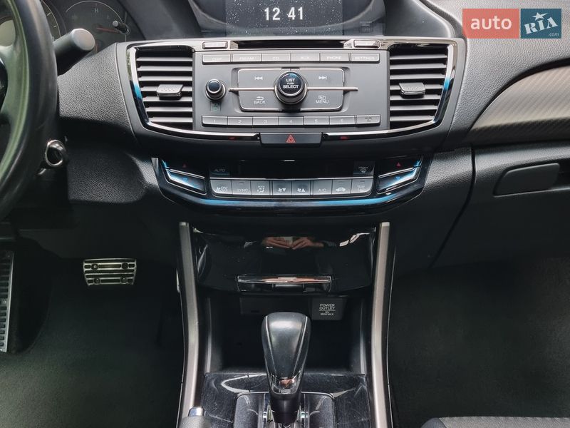 Седан Honda Accord 2015 в Ужгороде