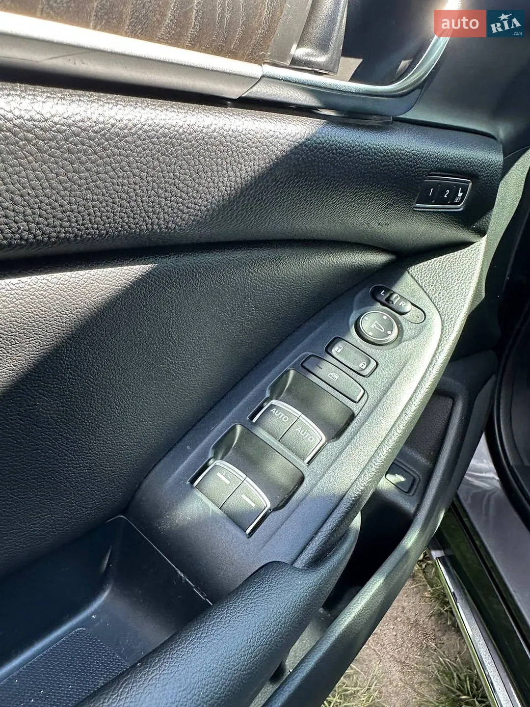 Honda Accord 2019 VIN 1HGCV3F94LA002680 фото оголошення 13 з 21