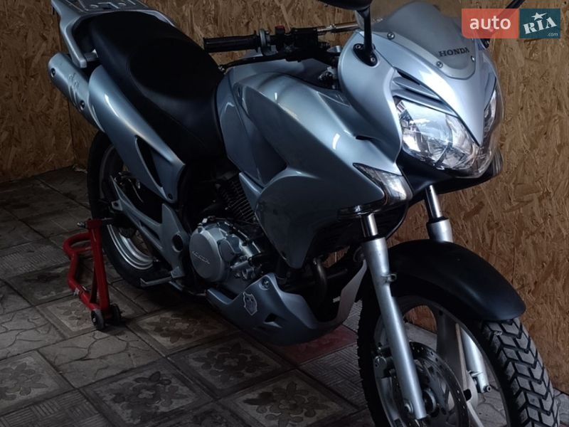 Мотоцикл Туризм Honda CB 250R 2011 в Изюме