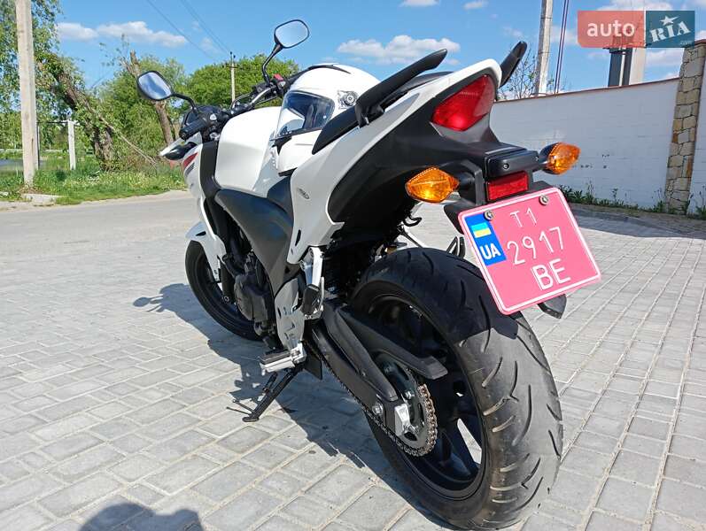 Мотоцикл Без обтекателей (Naked bike) Honda CB 400F 2013 в Виннице
