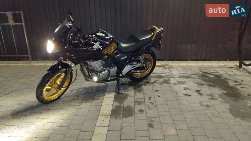 Мотоцикл Супермото (Motard) Honda CB 500 2000 в Долине