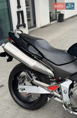 Мотоцикл Спорт-туризм Honda CB 600F Hornet 2000 в 