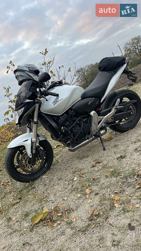 Спортбайк Honda CB 600F Hornet 2011 в 