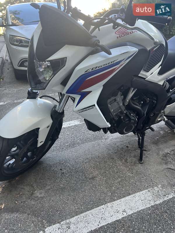 Мотоцикл Без обтекателей (Naked bike) Honda CB 650F 2015 в Киеве фото 13 Мотоцикл Без обтекателей (Naked bike) Honda CB 650F 2015 в Киеве