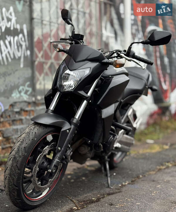 Мотоцикл Без обтекателей (Naked bike) Honda CB 650F 2014 в Киеве фото 6 Мотоцикл Без обтекателей (Naked bike) Honda CB 650F 2014 в Киеве