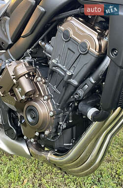 Мотоцикл Без обтекателей (Naked bike) Honda CB 650R 2024 в 