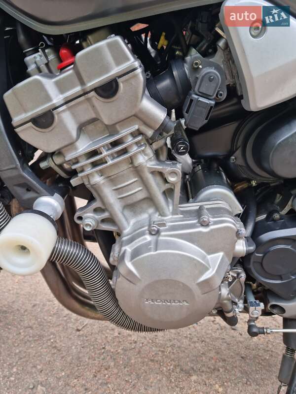 Мотоцикл Без обтекателей (Naked bike) Honda CB 900F Hornet 2003 в Помошной