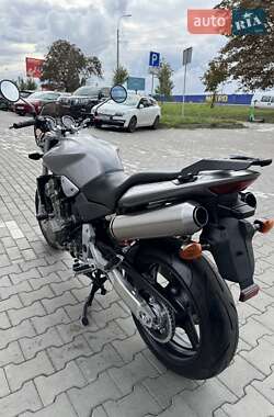 Мотоцикл Без обтекателей (Naked bike) Honda CB 900F Hornet 2002 в 
