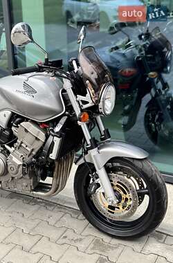 Мотоцикл Без обтекателей (Naked bike) Honda CB 900F Hornet 2002 в 