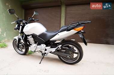 Мотоцикл Без обтекателей (Naked bike) Honda CBF 500 2005 в 