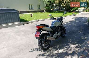 Мотоцикл Без обтекателей (Naked bike) Honda CBF 500 2004 в 