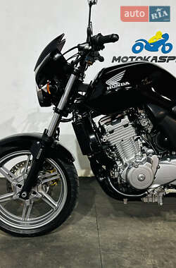 Мотоцикл Без обтекателей (Naked bike) Honda CBF 500 2004 в 