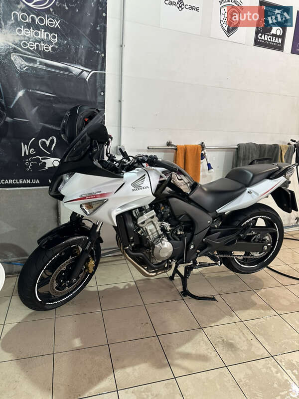 Мотоцикл Спорт-туризм Honda CBF 600 2011 в 