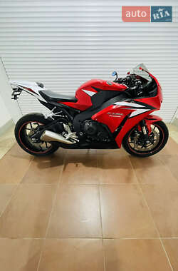 Спортбайк Honda CBR 1000RR 2012 в 