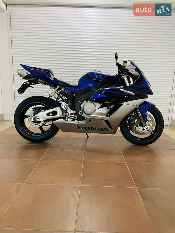 Спортбайк Honda CBR 1000RR 2007 в Киеве