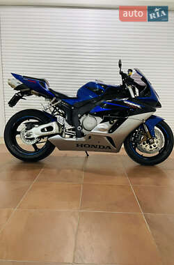Спортбайк Honda CBR 1000RR 2007 в 