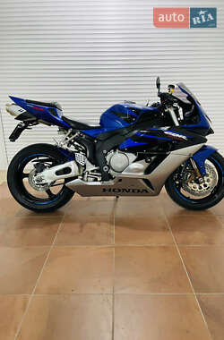 Спортбайк Honda CBR 1000RR 2007 в 