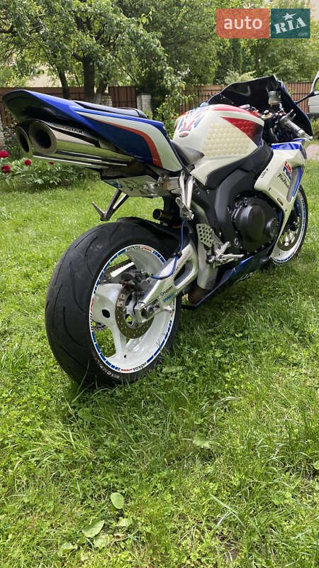 Спортбайк Honda CBR 1000RR 2006 в Ивано-Франковске