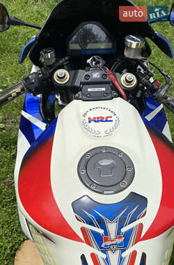 Спортбайк Honda CBR 1000RR 2006 в 
