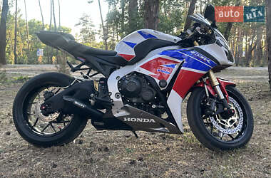 Спортбайк Honda CBR 1000RR 2012 в 