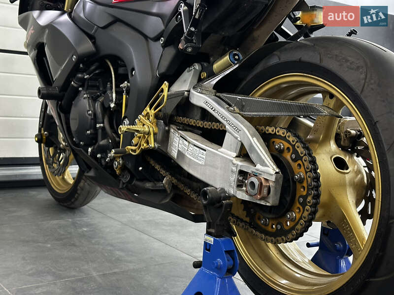 Спортбайк Honda CBR 1000RR 2007 в Киеве фото 16 Спортбайк Honda CBR 1000RR 2007 в Киеве