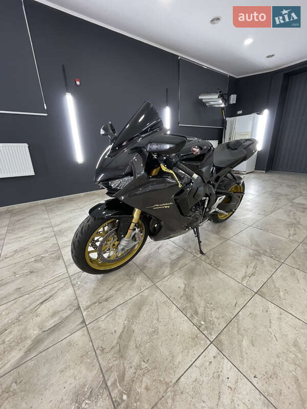Спортбайк Honda CBR 1000RR 2017 в Кривом Роге