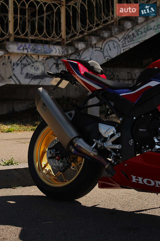 Спортбайк Honda CBR 1000RR 2022 в Одессе фото 9 Спортбайк Honda CBR 1000RR 2022 в Одессе