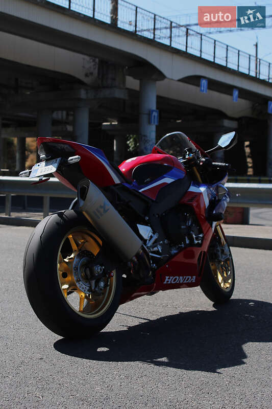 Спортбайк Honda CBR 1000RR 2022 в Одессе фото 13 Спортбайк Honda CBR 1000RR 2022 в Одессе