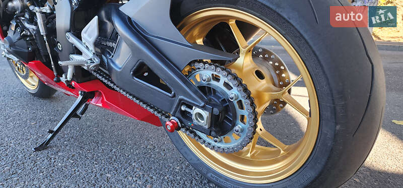Спортбайк Honda CBR 1000RR 2022 в Одессе фото 17 Спортбайк Honda CBR 1000RR 2022 в Одессе