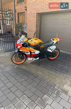 Спортбайк Honda CBR 1000RR 2011 в 