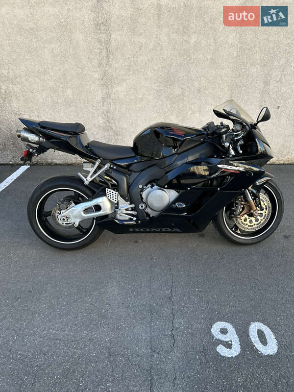 Спортбайк Honda CBR 1000RR 2004 в Києві