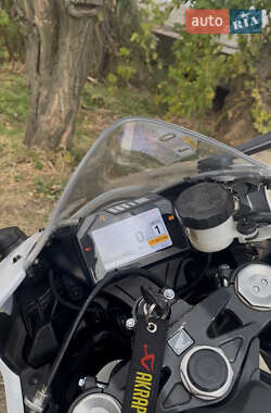 Спортбайк Honda CBR 1000RR 2022 в 