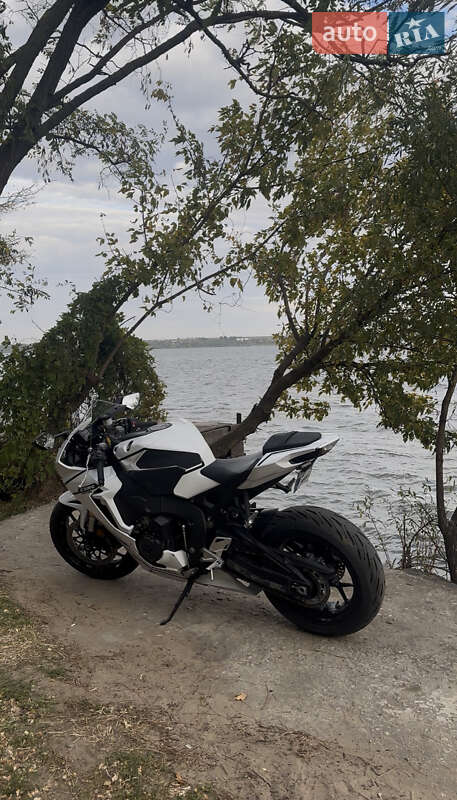 Спортбайк Honda CBR 1000RR 2022 в Запорожье