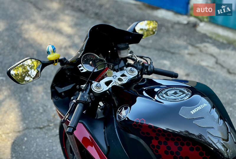 Спортбайк Honda CBR 1000RR 2010 в Одесі фото 19 Спортбайк Honda CBR 1000RR 2010 в Одесі
