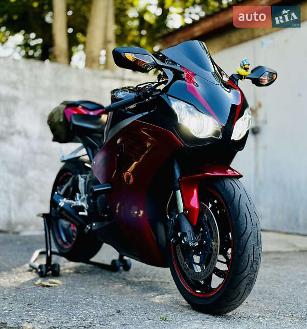 Спортбайк Honda CBR 1000RR 2010 в Одесі фото 15 Спортбайк Honda CBR 1000RR 2010 в Одесі