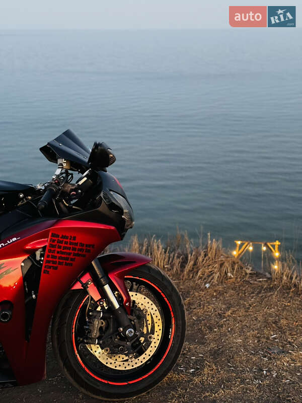 Спортбайк Honda CBR 1000RR 2010 в Одесі фото 28 Спортбайк Honda CBR 1000RR 2010 в Одесі