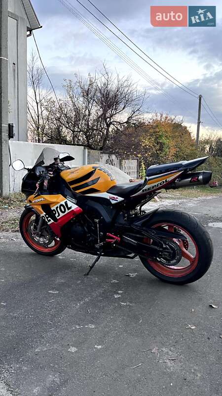 Спортбайк Honda CBR 1000RR 2007 в Гореничах