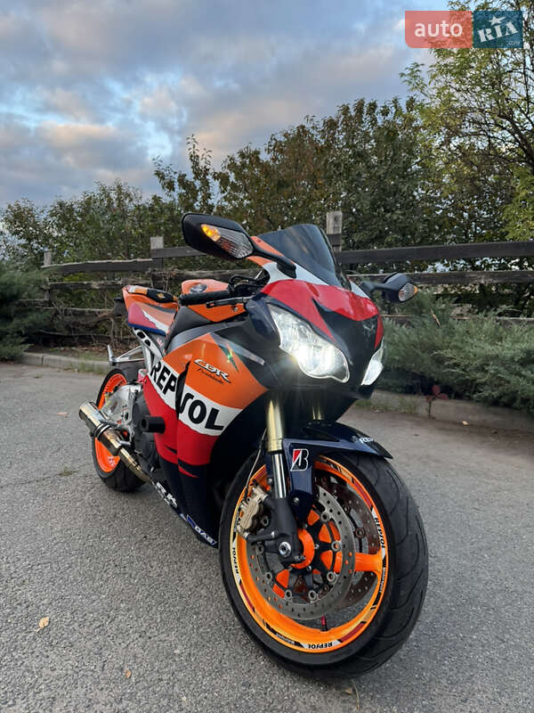 Спортбайк Honda CBR 1000RR 2008 в Новомосковську