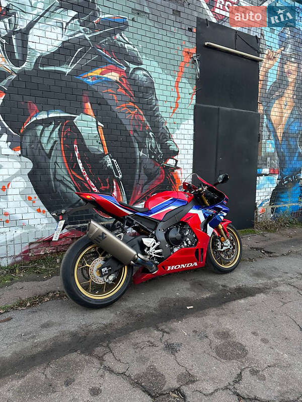 Спортбайк Honda CBR 1000RR 2023 в Киеве
