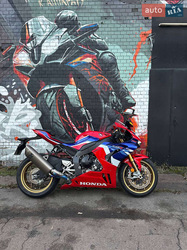 Спортбайк Honda CBR 1000RR 2023 в Киеве
